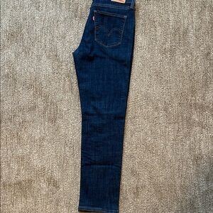 Levi  Women’s Classic Straight Jeans